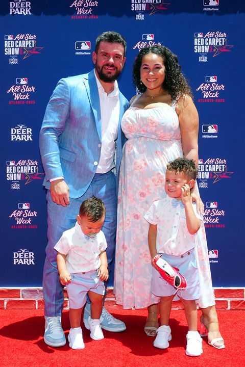 Kyle Schwarber with his wife Paige and two kids.