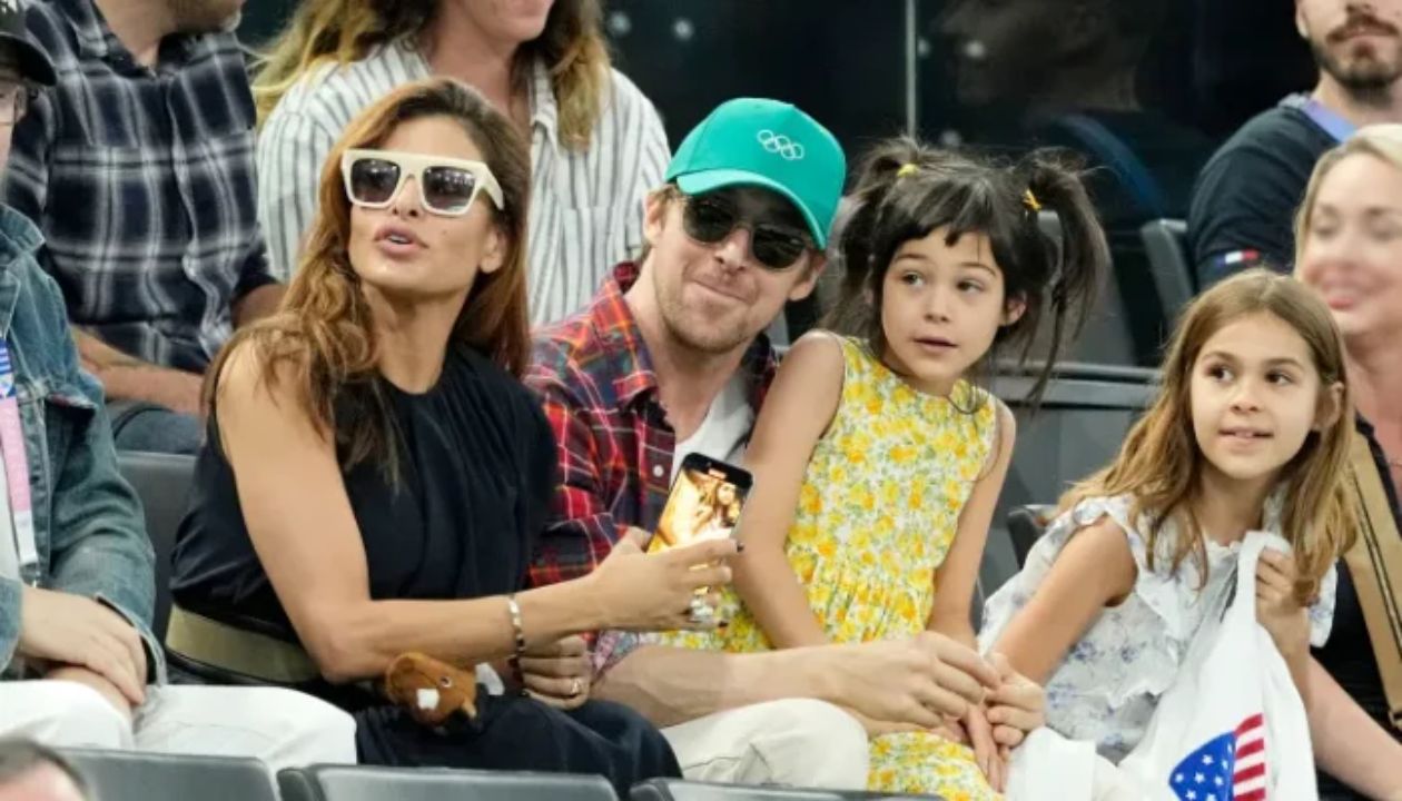 Ryan Gosling and Eva Mendes with their kids.