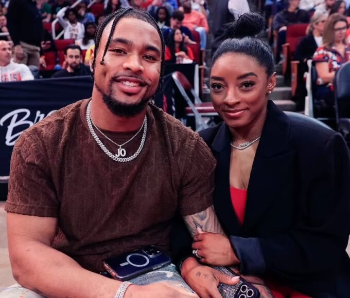 Simone Biles' Husband Jonathan Owens: Height & NFL Team